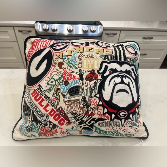 Catstudio UGA Bulldogs University of GA throw pillow - Picture 1 of 9